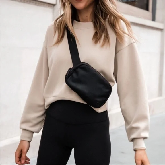 NWT LULULEMON EVERYWHERE BELT BLACK - Picture 3 of 5